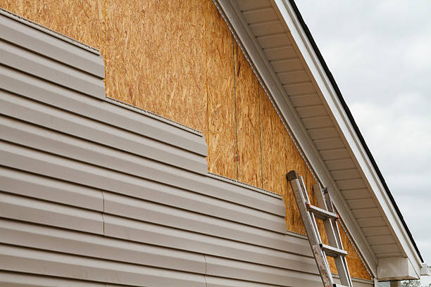 Professional Siding Installation technician working in Sutherland, VA